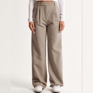 Abercrombie & Fitch Wide-Leg Taupe Pleated Dress Pants | Size 32/14R NWT
